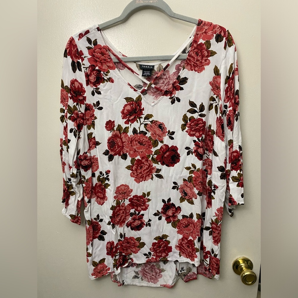 Torrid Floral 3/4 Sleeve Blouse With Crisscross Detailed V Neck